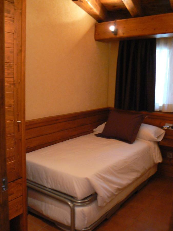 בלוור דה סרדאניה Aparthotel Bellver חדר תמונה